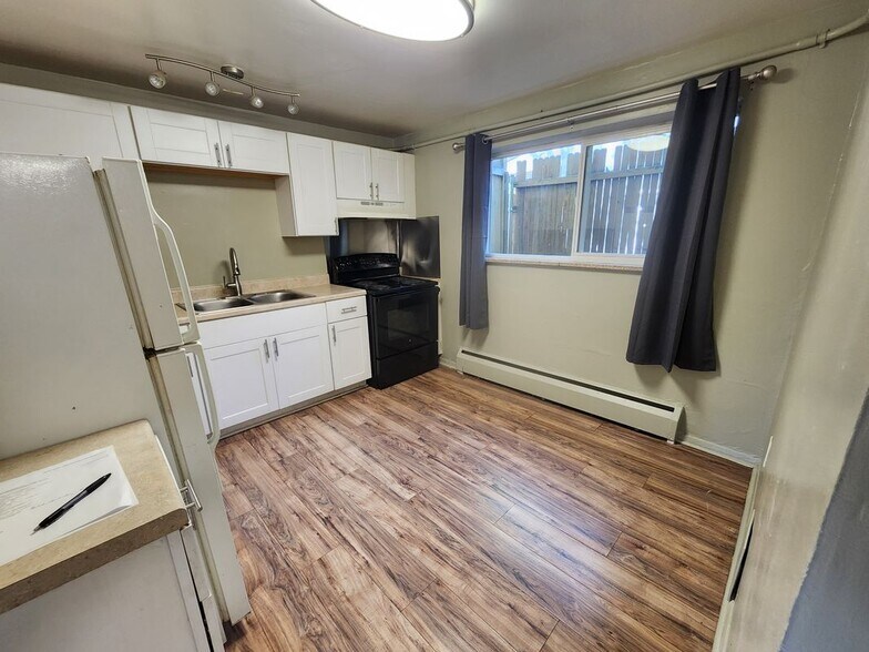 Building Photo - 7095 W 13th Ave