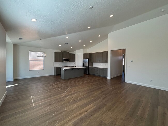 Building Photo - BRAND NEW HOME BY SAND HOLLOW FOR RENT!