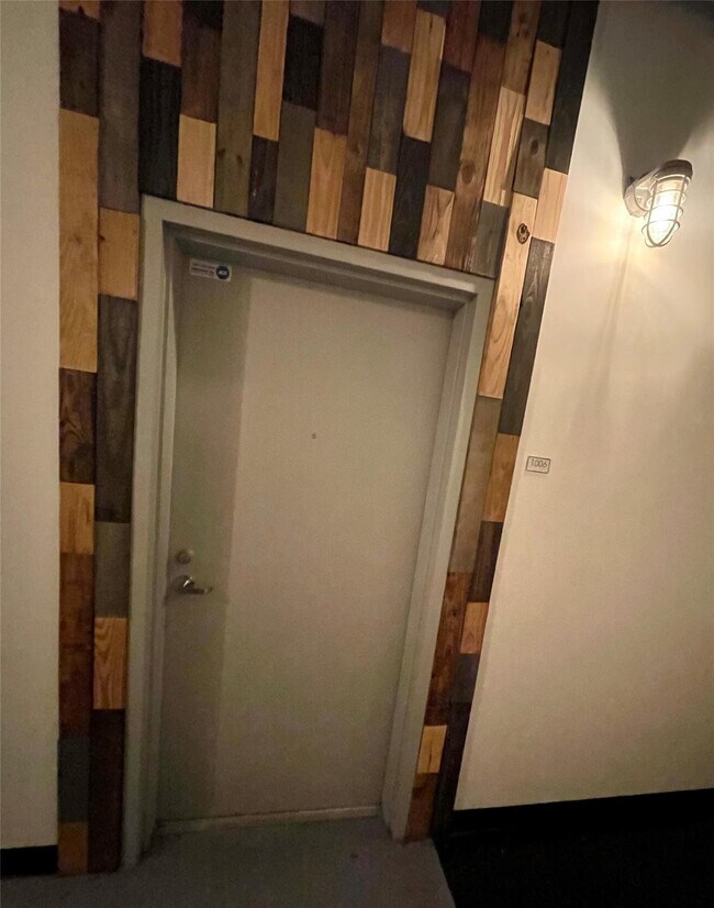 Building Photo - 444 N E St