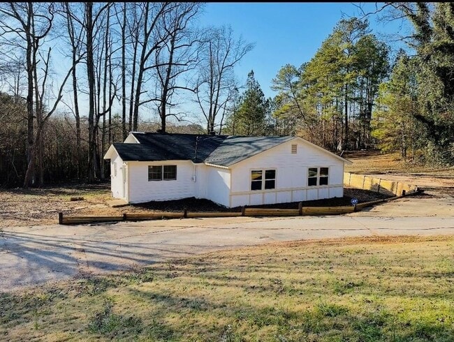 Building Photo - 1033 GA-155 N
