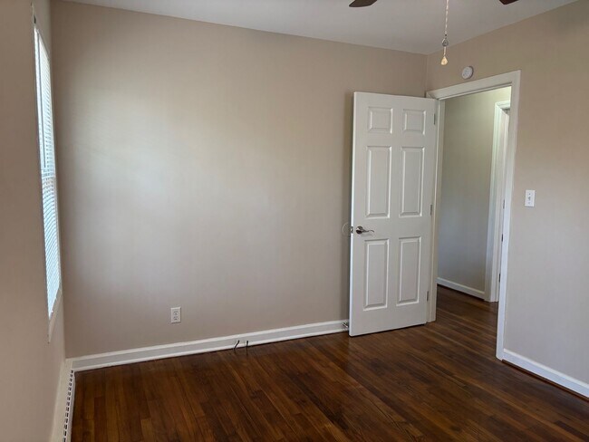 Building Photo - 3 BED, 2 BATH BRICK HOME IN ASHEBORO!