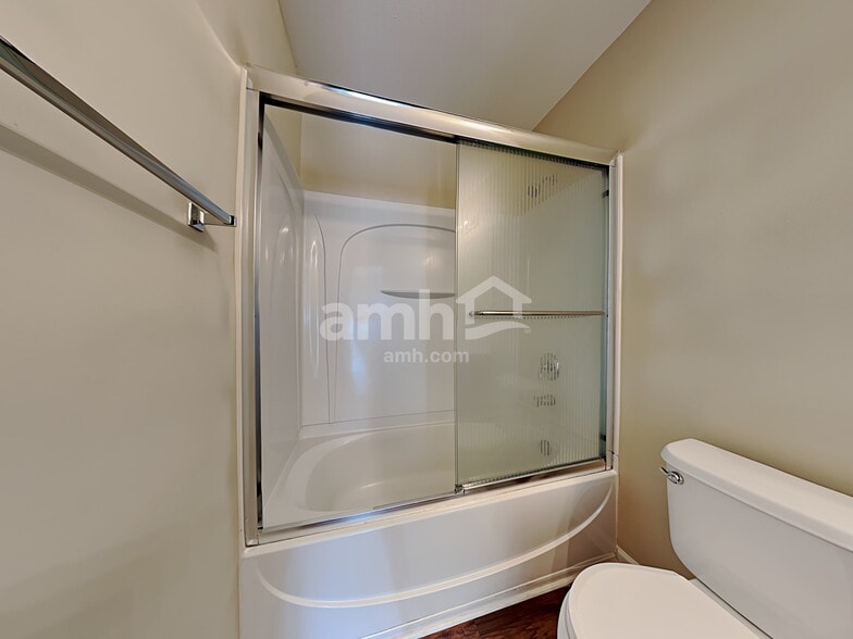 Building Photo - 3005 Quail Oaks Dr