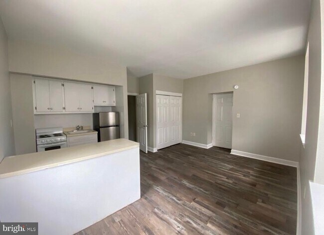 Building Photo - 51 E Main St