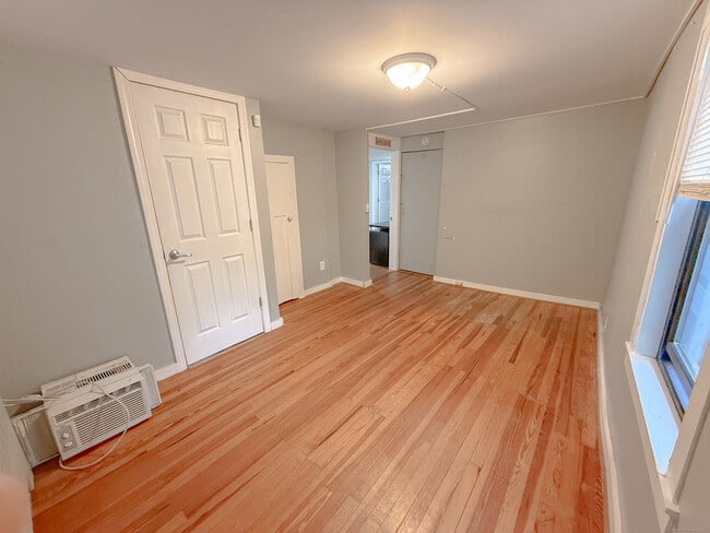 Building Photo - 1248 Meriden-Waterbury Turnpike