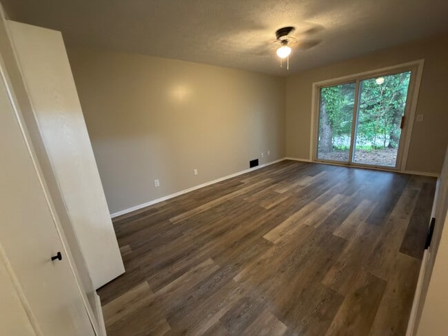 Building Photo - 6794 Sun Valley Ave NE