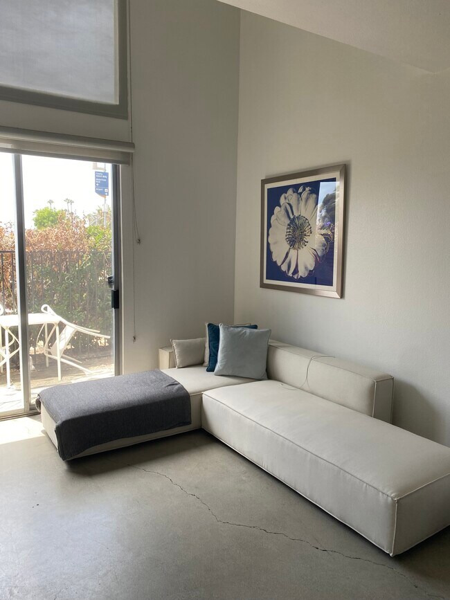 Building Photo - 955 W Hawthorn St