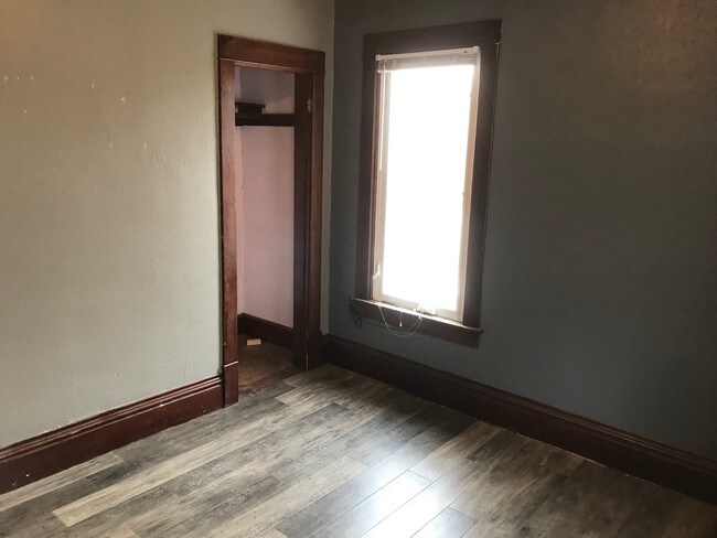 Building Photo - 1030 N 5th St