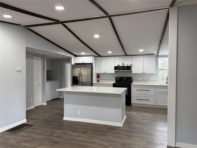 Building Photo - 8824 Overlook Dr