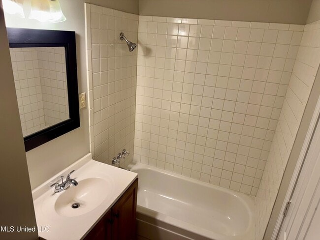 Building Photo - 5074 Fleetwood Cove