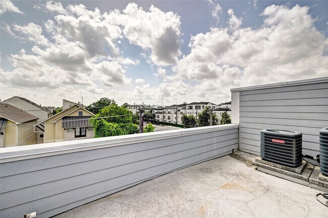 Building Photo - 5507 Darling St