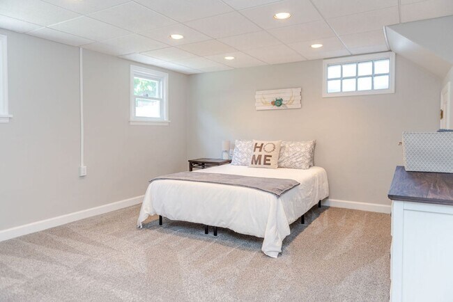 Building Photo - BRAND NEW REMODEL