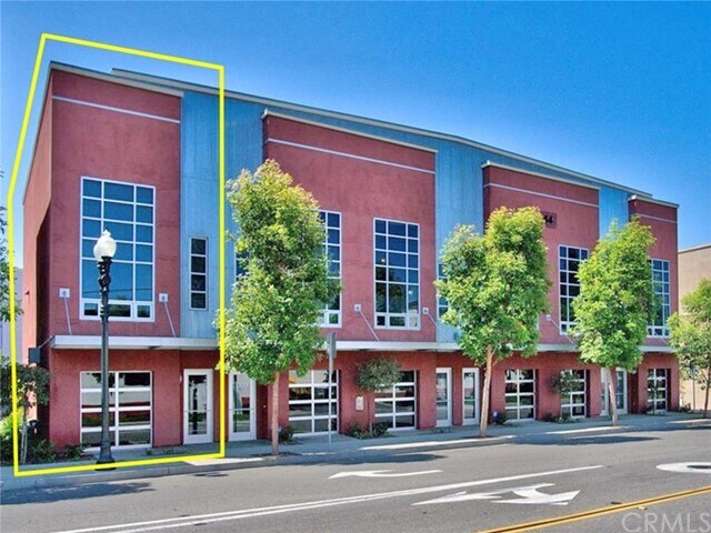 Building Photo - 940 E Civic Center Dr