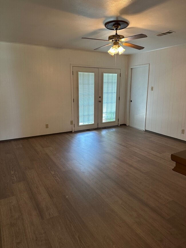 Building Photo - 6003 Heatherbrook Dr