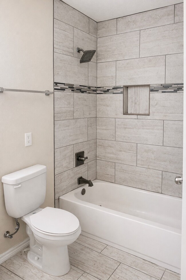 Building Photo - 706 Harris Ave