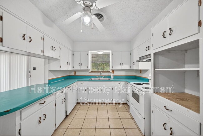 Building Photo - 7590 New Sulphur Springs Rd