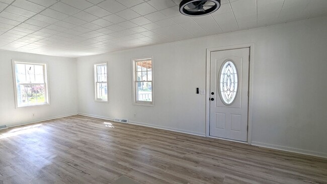 Building Photo - 1874 Manor Dr