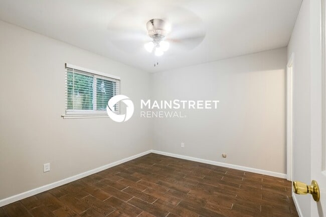 Building Photo - 4 Bedroom Pet-Friendly Home in FLORISSANT,...