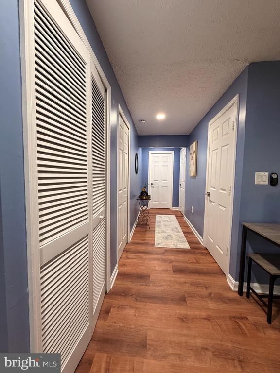 Building Photo - 311 Kings Crest Dr