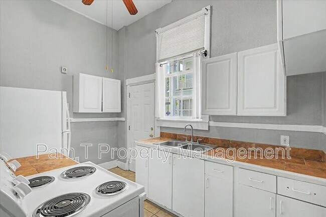 Building Photo - 402 E Park Ave