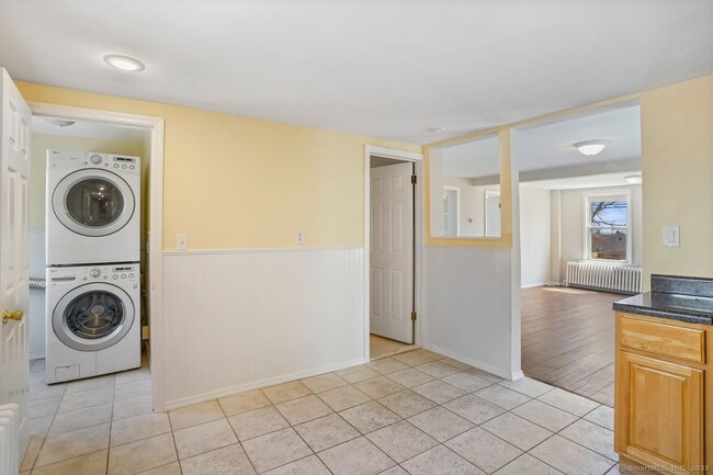 Building Photo - 139 Edgefield Ave