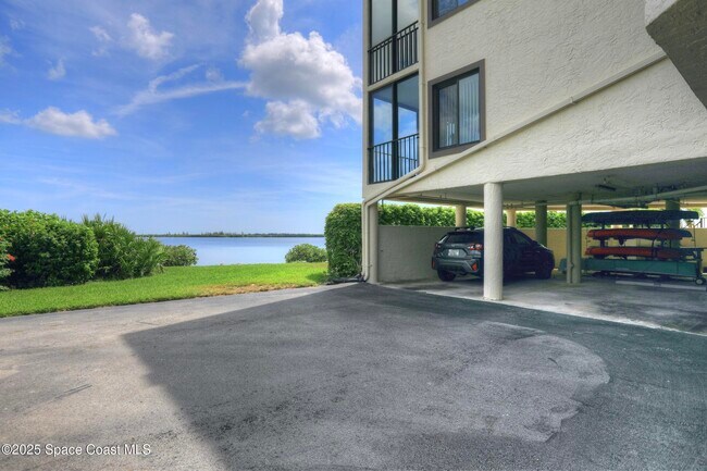 Building Photo - 9612 Riverside Dr