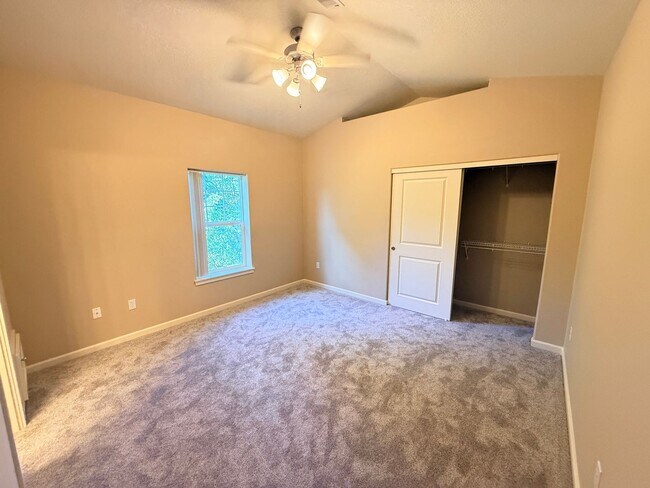 Building Photo - 1050 SW 170th Ave
