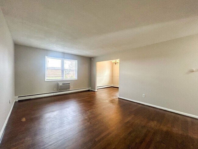 Building Photo - 5845 Shadymist Ln