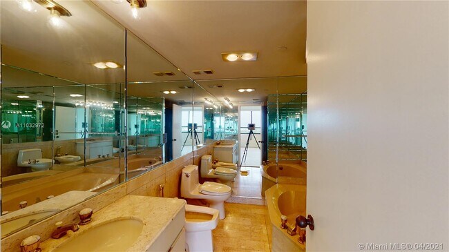 Building Photo - 11113 Biscayne Blvd