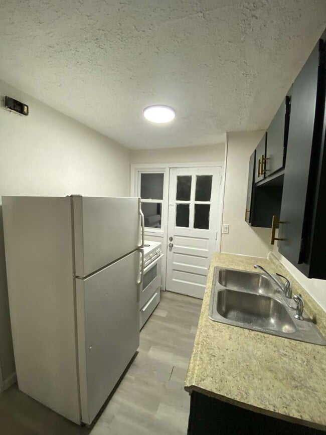 Building Photo - 1523 Babbitt Rd