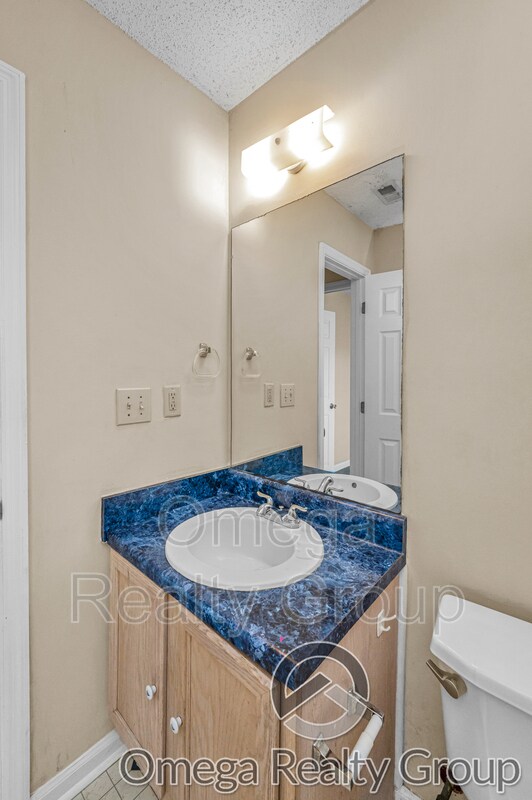 Building Photo - 6749 Lakes Edge Ln