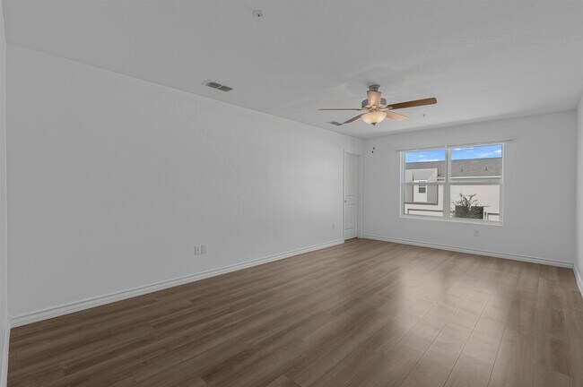 Building Photo - 9916 Bijan Dr