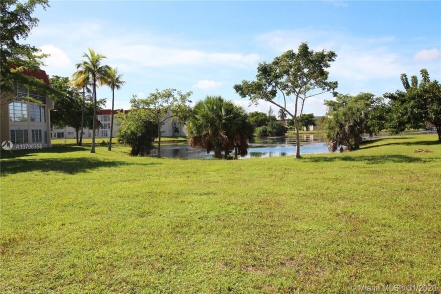 Building Photo - 8435 Sunrise Lakes Blvd