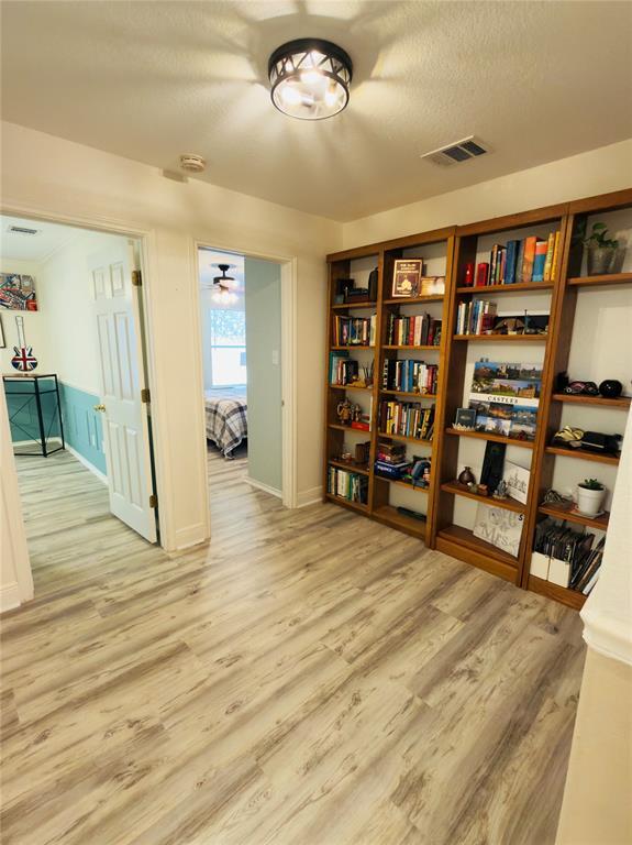 Building Photo - 9300 Pioneer Forest Dr