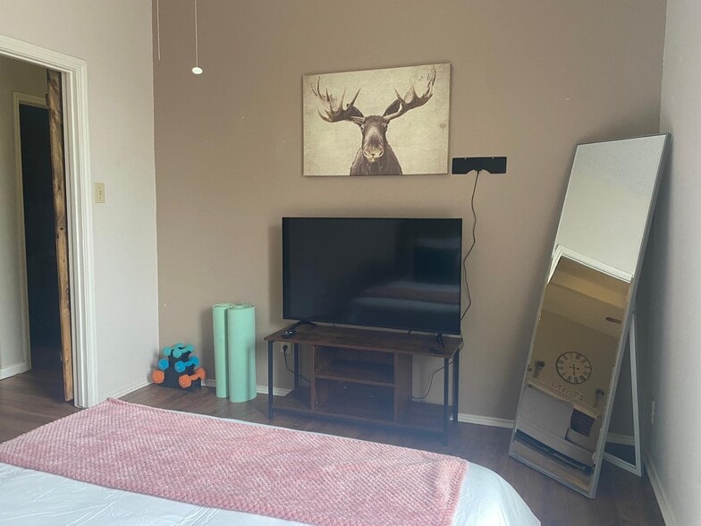 Building Photo - 4143 Norway Ln