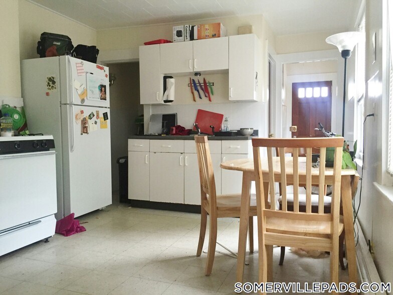 Building Photo - 28R Cherry St