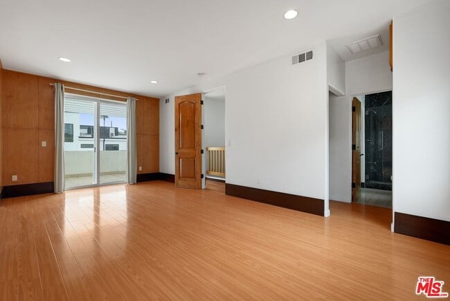 Building Photo - 1743 S Barrington Ave
