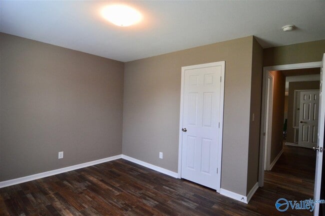 Building Photo - 303 Counter Point Dr
