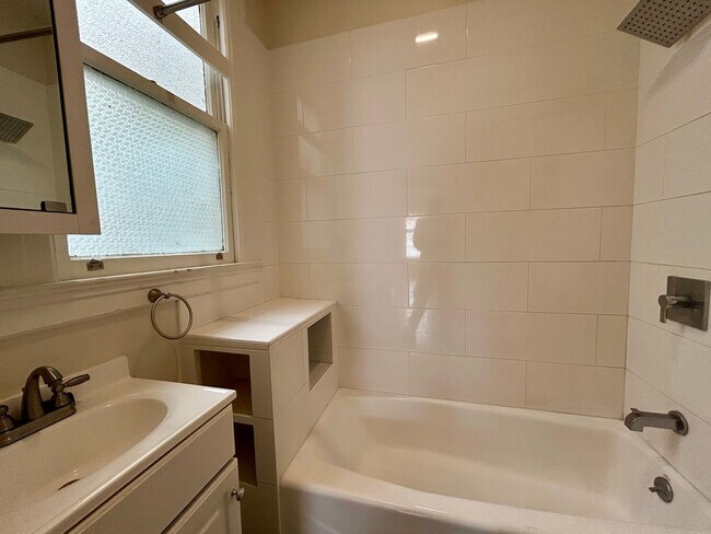 Building Photo - 1115 Polk St