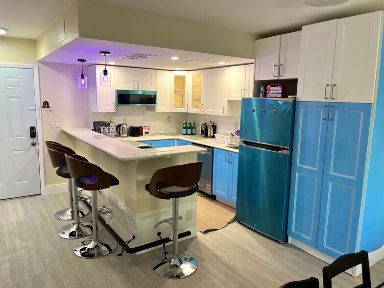 Building Photo - 2900 Banyan St