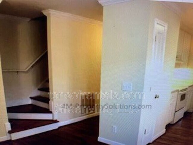 Building Photo - 303 B Dupont Dr
