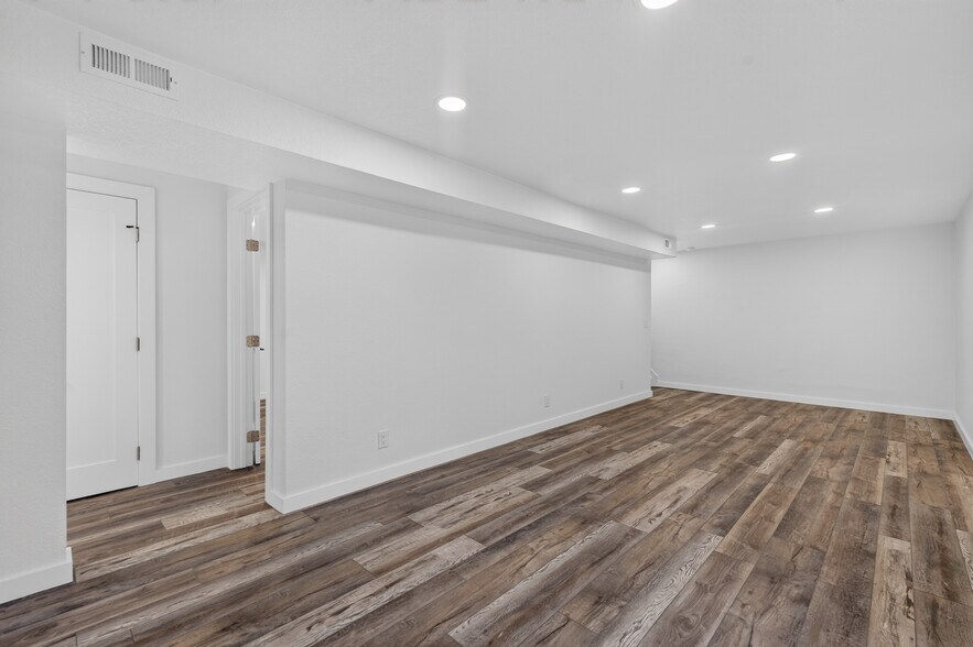 Building Photo - 8596 Sheridan Ct