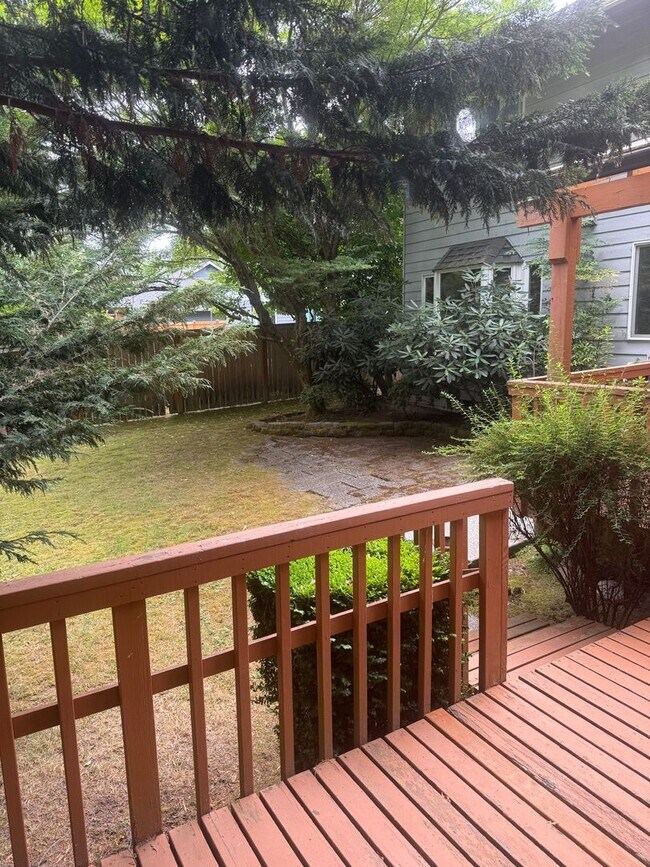 Building Photo - $3850.00 3 Bedroom 2.5 Bath Modern Style Home in Kirkland