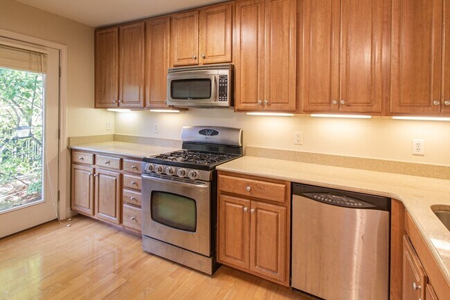 Building Photo - 318 Rindge Ave