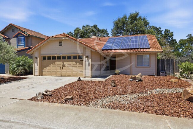 Building Photo - Charming and thoughtfully upgraded 3-bedroom, 2-bathroom single-level