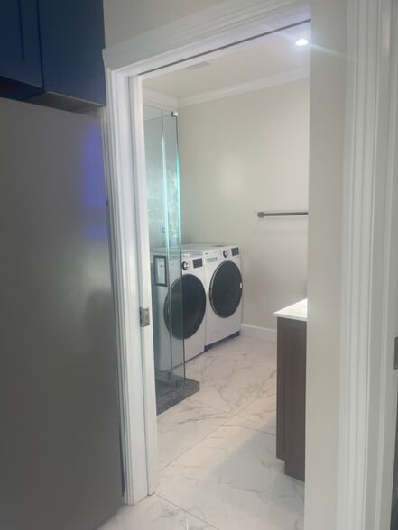 Washer & Dryer - 1235 S Adams St