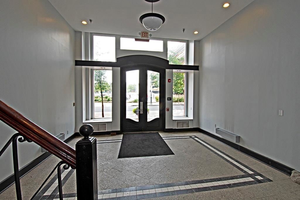 Building Photo - 806 Penn Ave