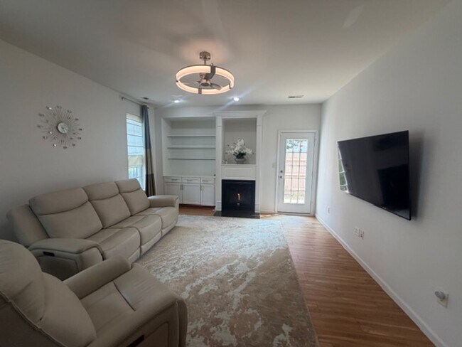 Building Photo - 5301 Brinsley Ln