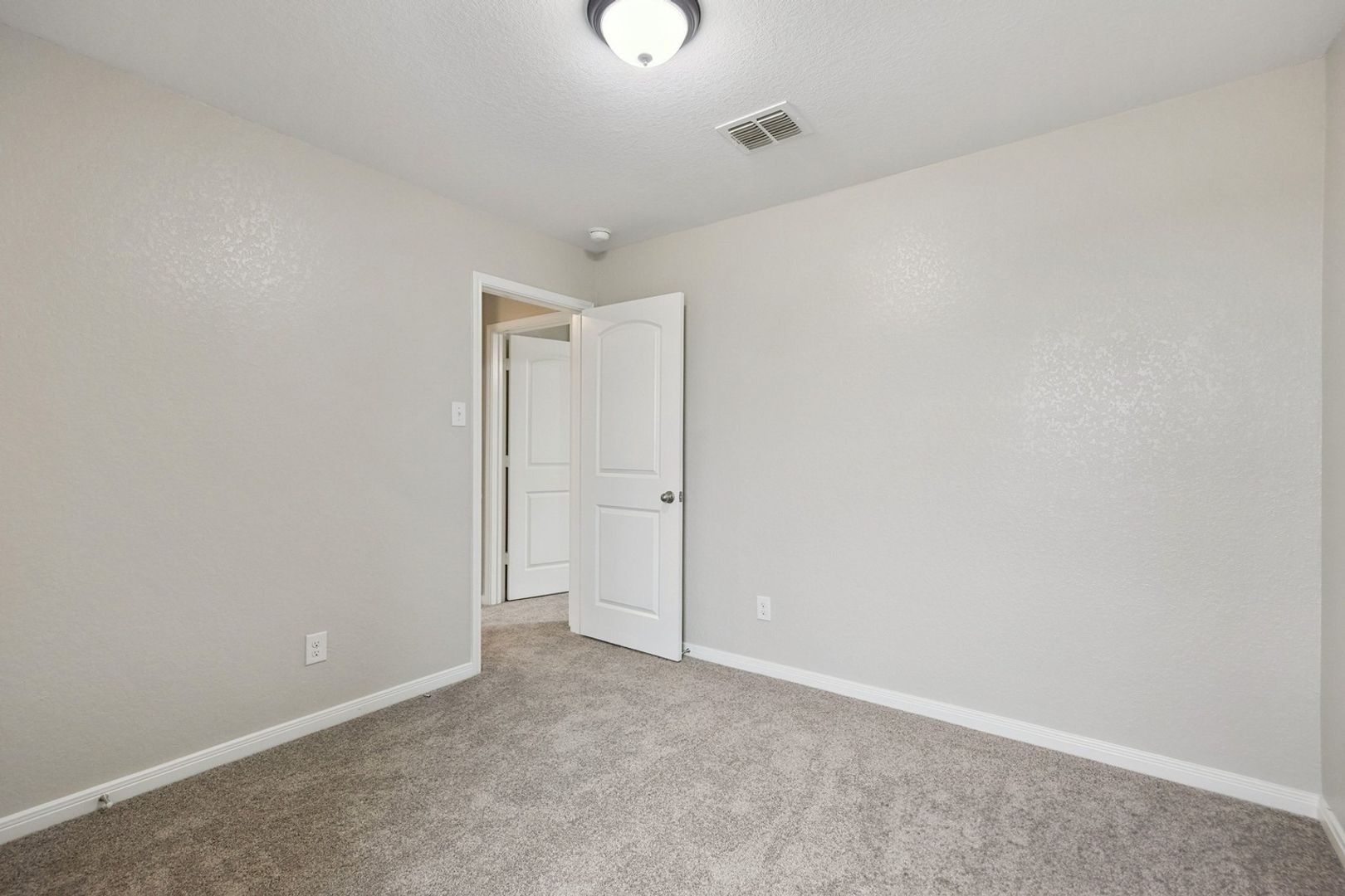 Building Photo - 6211 Baywood Cres
