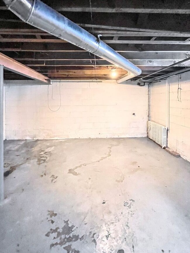 Building Photo - Charming 3-Bedroom Home in a Desirable Det...