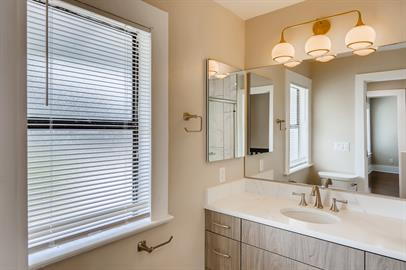 Building Photo - Renovated 4 bedroom, historic home close to downtown!